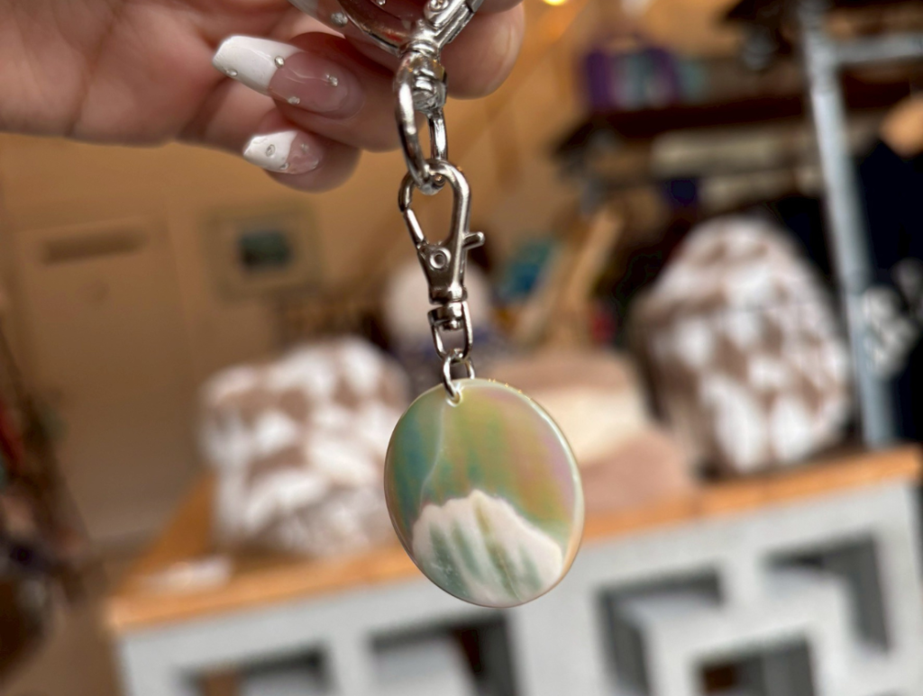 夜光貝アクセサリーキーホルダー作り体験