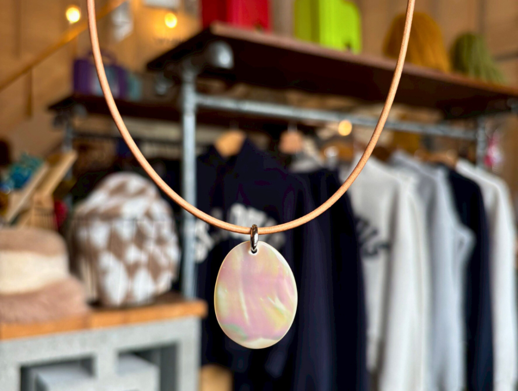 夜光貝アクセサリーキーホルダー作り体験