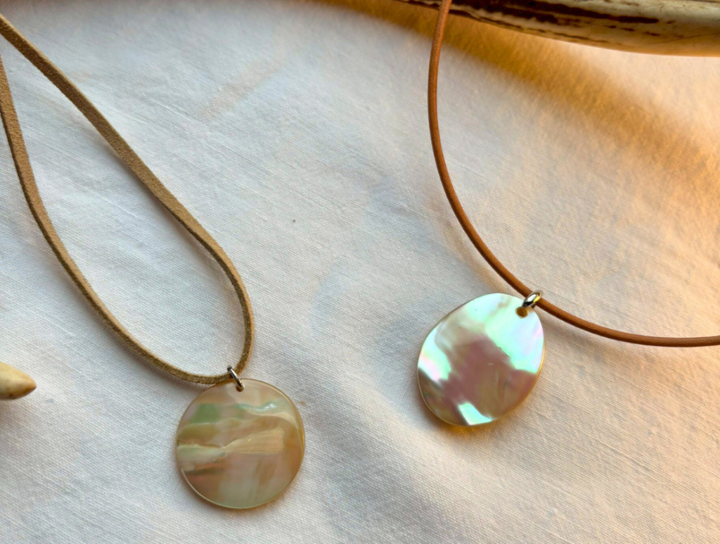 夜光貝アクセサリーキーホルダー作り体験